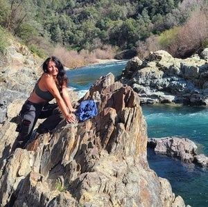 Meet your Posher, Cerasela